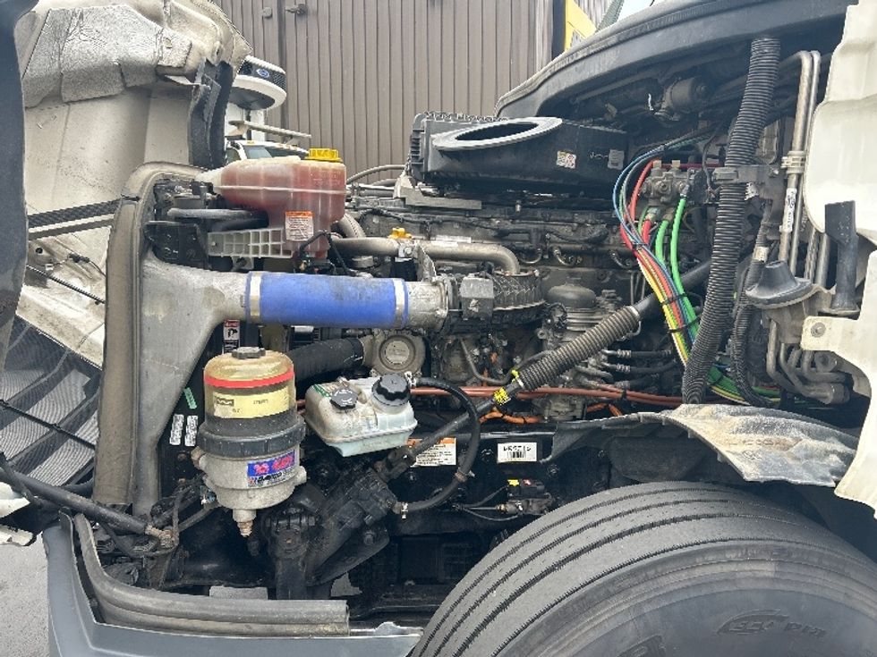 Sleeper Tractor-Heavy Duty Tractors-Freightliner-2021-T12664ST-Coburg-OR-556,511\n\t\tmiles-$ 68,000 - Image 21