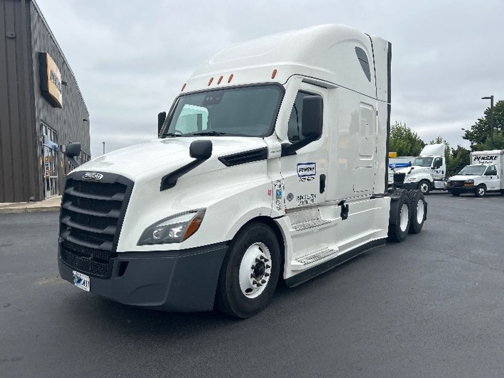Sleeper Tractor-Heavy Duty Tractors-Freightliner-2021-T12664ST-Coburg-OR-556,511\n\t\tmiles-$ 68,000 - Image 3
