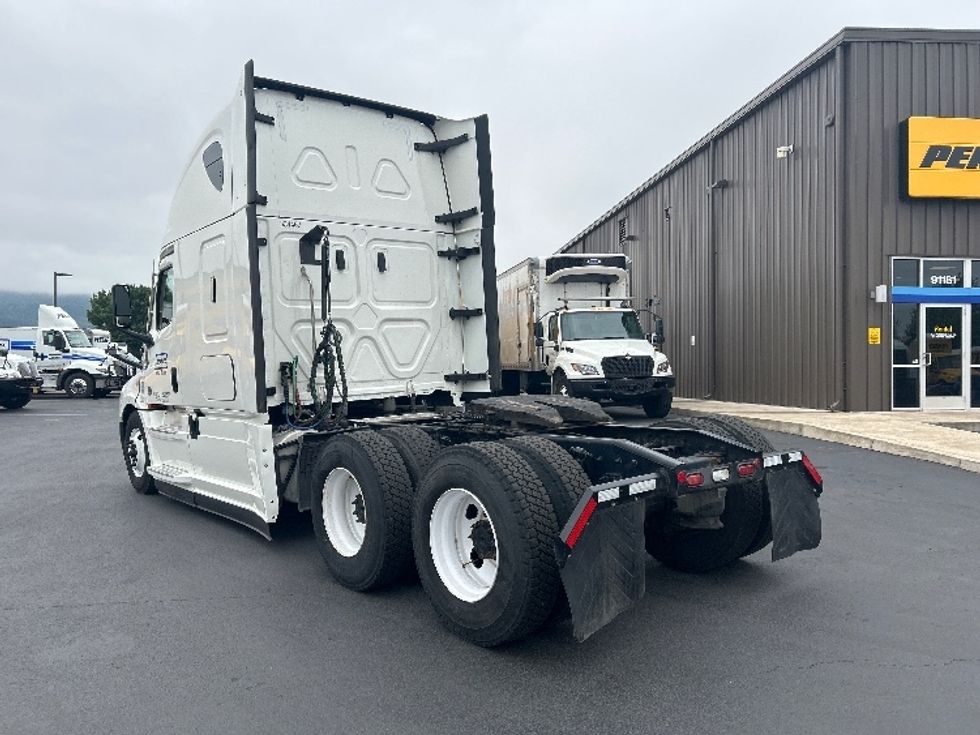 Sleeper Tractor-Heavy Duty Tractors-Freightliner-2021-T12664ST-Coburg-OR-556,511\n\t\tmiles-$ 68,000 - Image 5