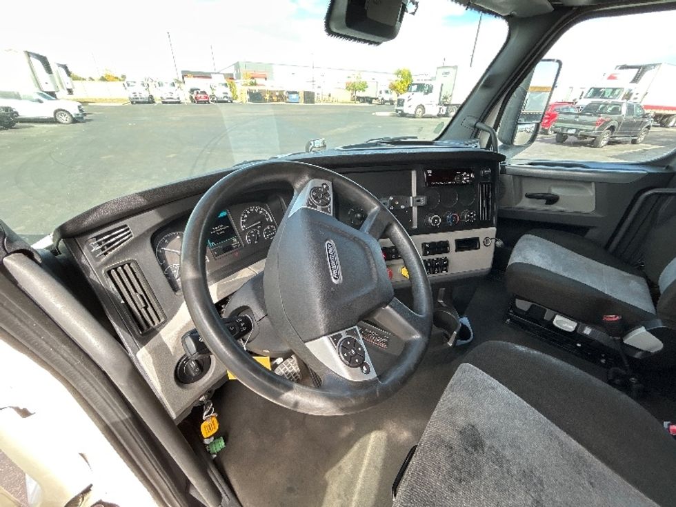 Sleeper Tractor-Heavy Duty Tractors-Freightliner-2021-T12664ST-Colorado Springs-CO-564,921\n\t\tmiles-$ 63,500 - Image 10