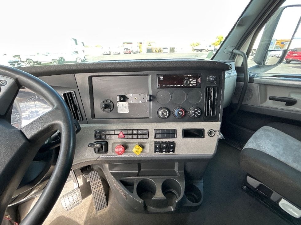 Sleeper Tractor-Heavy Duty Tractors-Freightliner-2021-T12664ST-Colorado Springs-CO-564,921\n\t\tmiles-$ 63,500 - Image 13