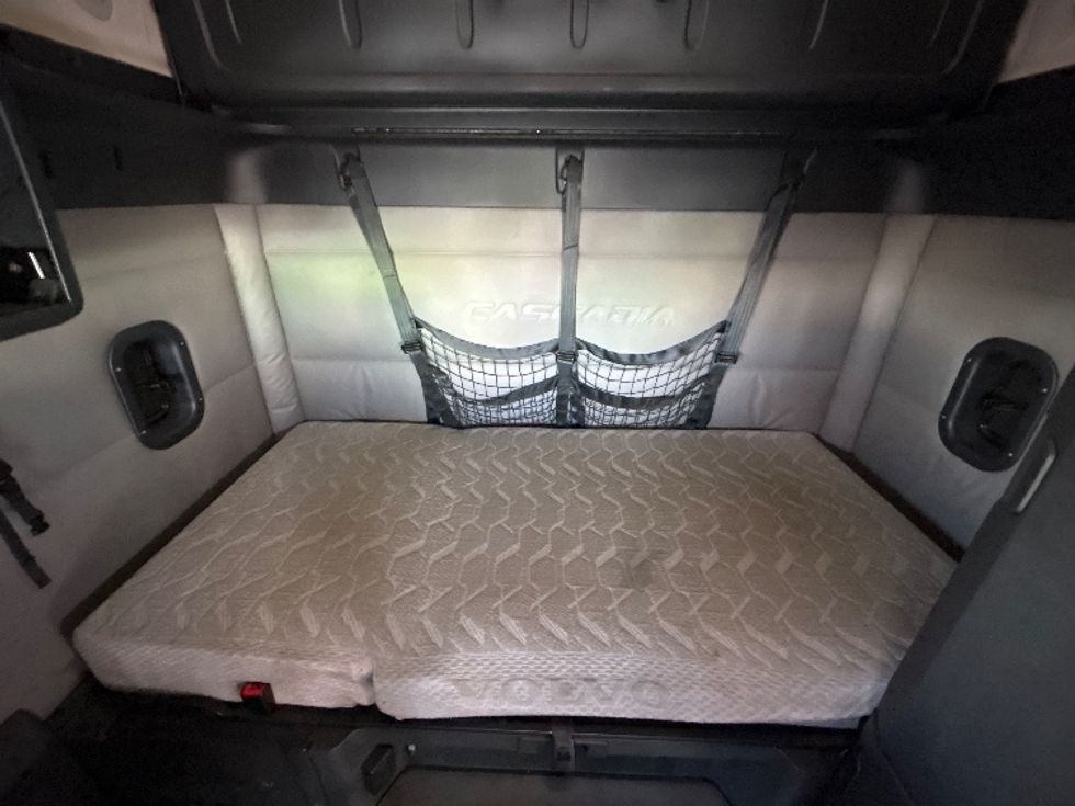 Sleeper Tractor-Heavy Duty Tractors-Freightliner-2021-T12664ST-Colorado Springs-CO-564,921\n\t\tmiles-$ 63,500 - Image 16