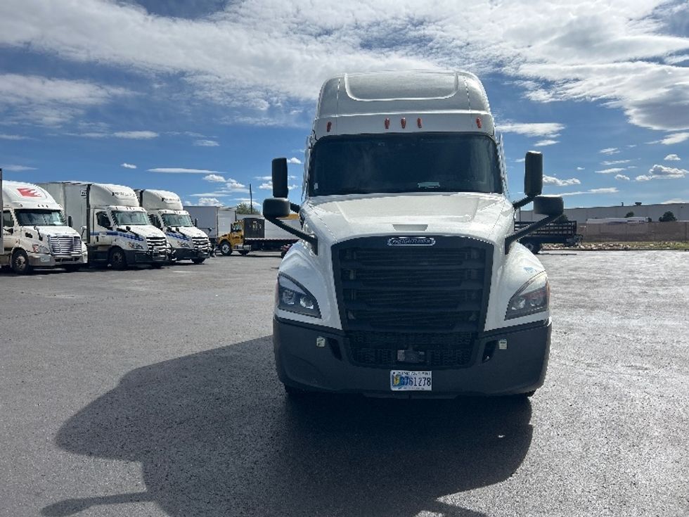 Sleeper Tractor-Heavy Duty Tractors-Freightliner-2021-T12664ST-Colorado Springs-CO-564,921\n\t\tmiles-$ 63,500 - Image 2