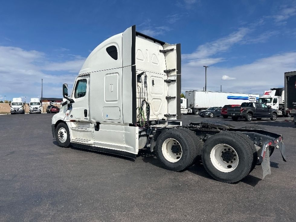 Sleeper Tractor-Heavy Duty Tractors-Freightliner-2021-T12664ST-Colorado Springs-CO-564,921\n\t\tmiles-$ 63,500 - Image 5