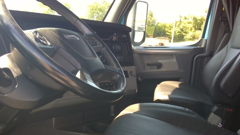 Sleeper Tractor-Heavy Duty Tractors-Freightliner-2021-T12664ST-Columbia-TN-582,089\n\t\tmiles-$ 57,750 - Image 10