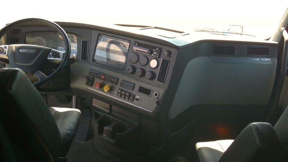 Sleeper Tractor-Heavy Duty Tractors-Freightliner-2021-T12664ST-Columbia-TN-582,089\n\t\tmiles-$ 57,750 - Image 12