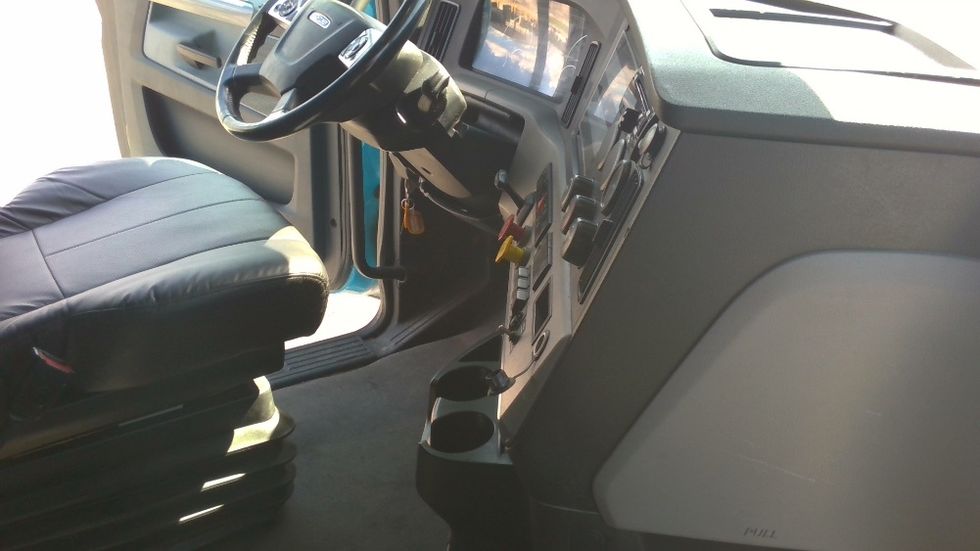 Sleeper Tractor-Heavy Duty Tractors-Freightliner-2021-T12664ST-Columbia-TN-582,089\n\t\tmiles-$ 57,750 - Image 15