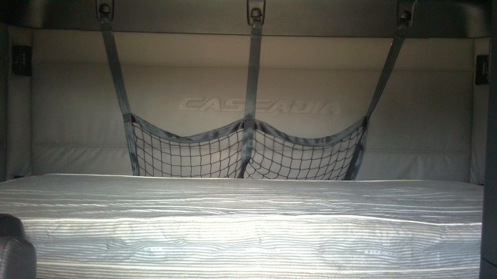 Sleeper Tractor-Heavy Duty Tractors-Freightliner-2021-T12664ST-Columbia-TN-582,089\n\t\tmiles-$ 57,750 - Image 17