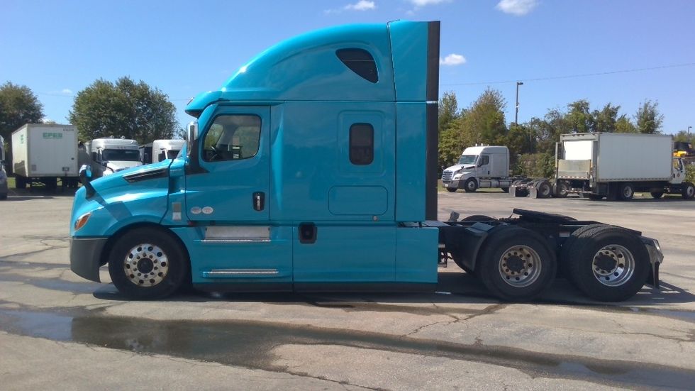 Sleeper Tractor-Heavy Duty Tractors-Freightliner-2021-T12664ST-Columbia-TN-582,089\n\t\tmiles-$ 57,750 - Image 4