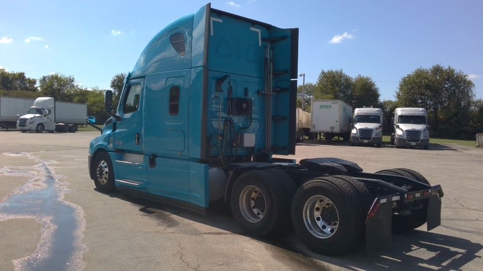 Sleeper Tractor-Heavy Duty Tractors-Freightliner-2021-T12664ST-Columbia-TN-582,089\n\t\tmiles-$ 57,750 - Image 5