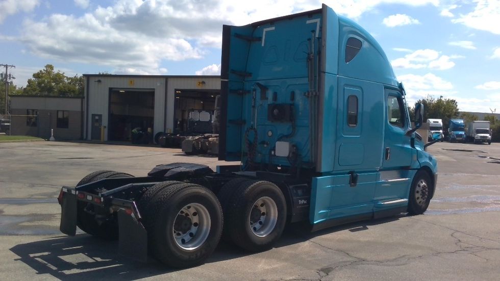 Sleeper Tractor-Heavy Duty Tractors-Freightliner-2021-T12664ST-Columbia-TN-582,089\n\t\tmiles-$ 57,750 - Image 7