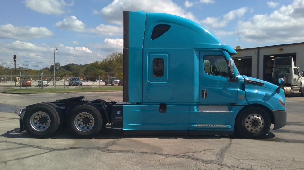 Sleeper Tractor-Heavy Duty Tractors-Freightliner-2021-T12664ST-Columbia-TN-582,089\n\t\tmiles-$ 57,750 - Image 8