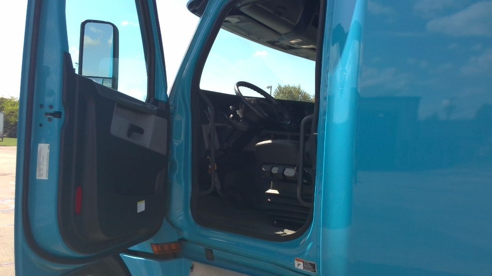 Sleeper Tractor-Heavy Duty Tractors-Freightliner-2021-T12664ST-Columbia-TN-582,089\n\t\tmiles-$ 57,750 - Image 9