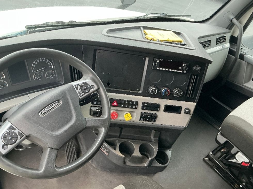 Sleeper Tractor-Heavy Duty Tractors-Freightliner-2021-T12664ST-Columbus-OH-537,334\n\t\tmiles-$ 59,000 - Image 11
