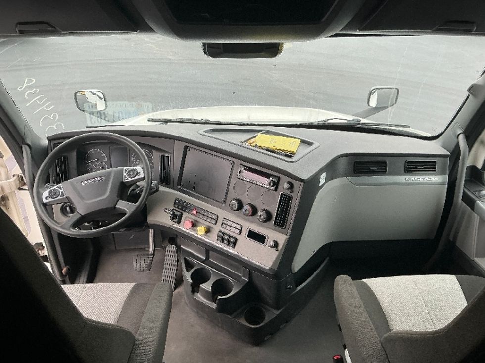 Sleeper Tractor-Heavy Duty Tractors-Freightliner-2021-T12664ST-Columbus-OH-537,334\n\t\tmiles-$ 59,000 - Image 12