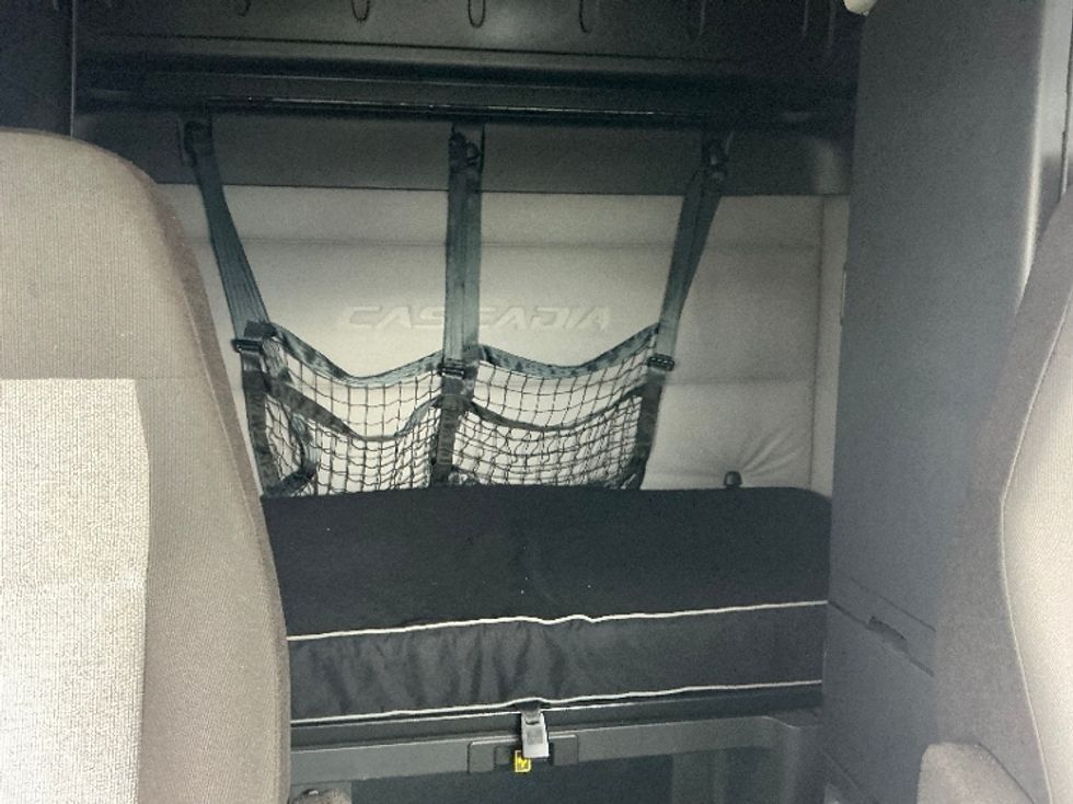 Sleeper Tractor-Heavy Duty Tractors-Freightliner-2021-T12664ST-Columbus-OH-537,334\n\t\tmiles-$ 59,000 - Image 15