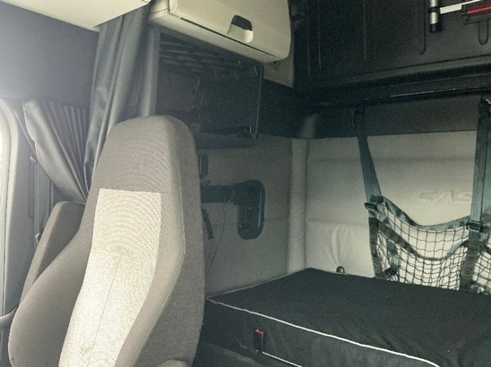 Sleeper Tractor-Heavy Duty Tractors-Freightliner-2021-T12664ST-Columbus-OH-537,334\n\t\tmiles-$ 59,000 - Image 17