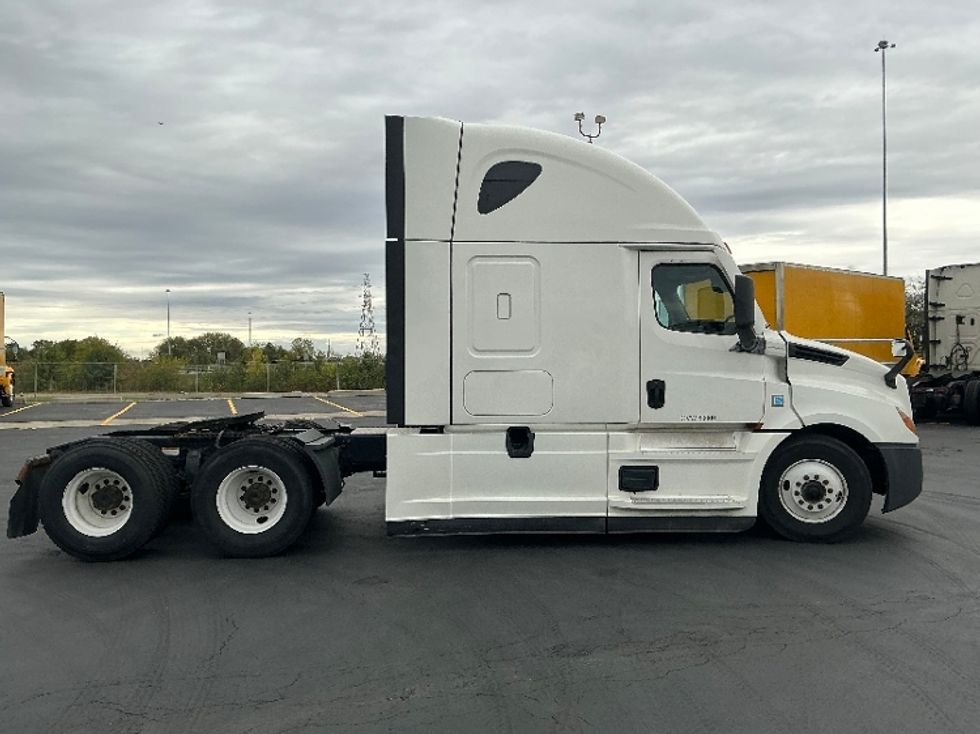 Sleeper Tractor-Heavy Duty Tractors-Freightliner-2021-T12664ST-Columbus-OH-537,334\n\t\tmiles-$ 59,000 - Image 8