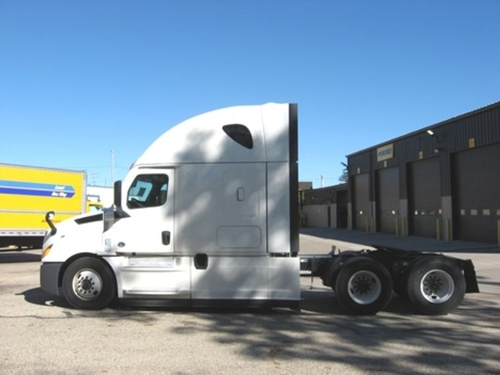 Sleeper Tractor-Heavy Duty Tractors-Freightliner-2021-T12664ST-Comstock Park-MI-552,582\n\t\tmiles-$ 56,750 - Image 5