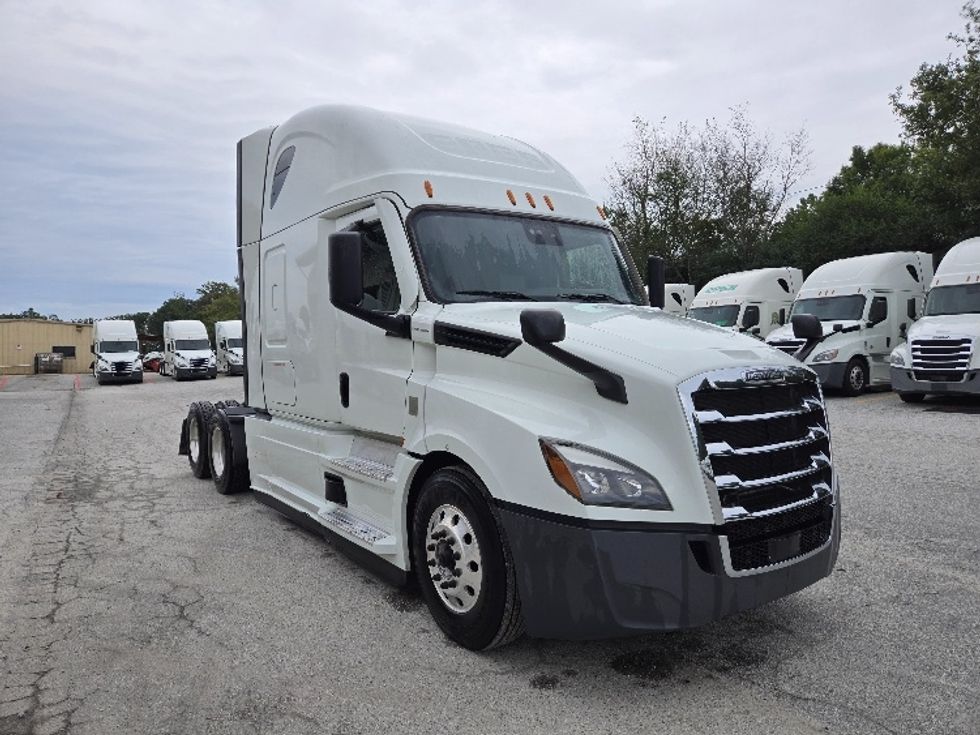 Sleeper Tractor-Heavy Duty Tractors-Freightliner-2021-T12664ST-Concord-NC-280,810\n\t\tmiles-$ 83,250 - Image 1