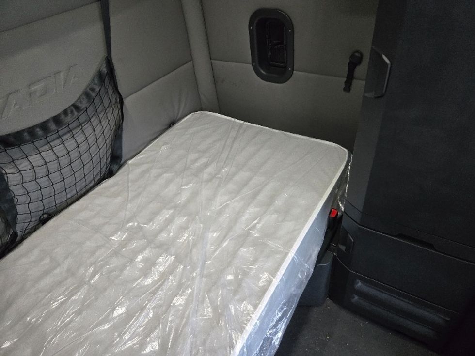 Sleeper Tractor-Heavy Duty Tractors-Freightliner-2021-T12664ST-Concord-NC-280,810\n\t\tmiles-$ 83,250 - Image 17