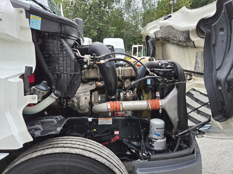 Sleeper Tractor-Heavy Duty Tractors-Freightliner-2021-T12664ST-Concord-NC-280,810\n\t\tmiles-$ 83,250 - Image 20