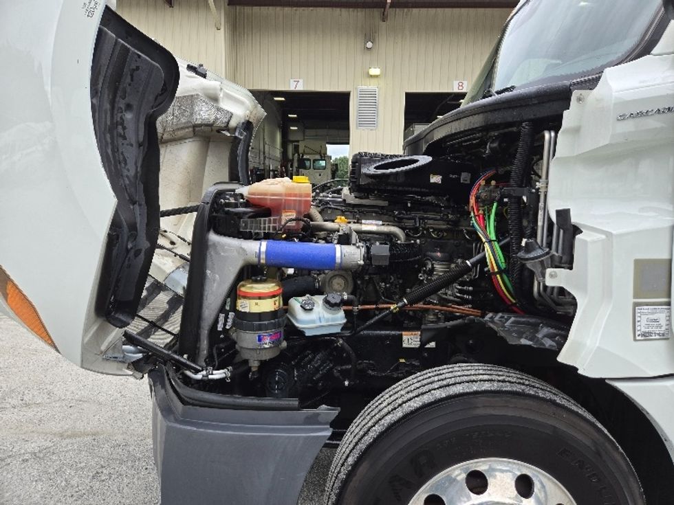 Sleeper Tractor-Heavy Duty Tractors-Freightliner-2021-T12664ST-Concord-NC-280,810\n\t\tmiles-$ 83,250 - Image 21