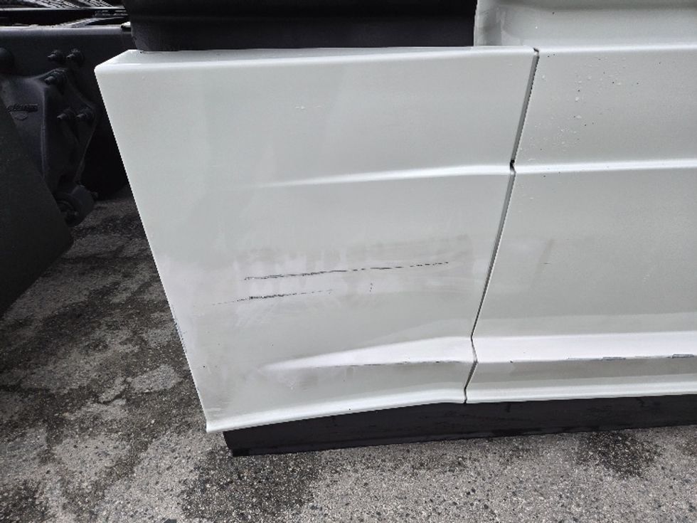 Sleeper Tractor-Heavy Duty Tractors-Freightliner-2021-T12664ST-Concord-NC-280,810\n\t\tmiles-$ 83,250 - Image 23