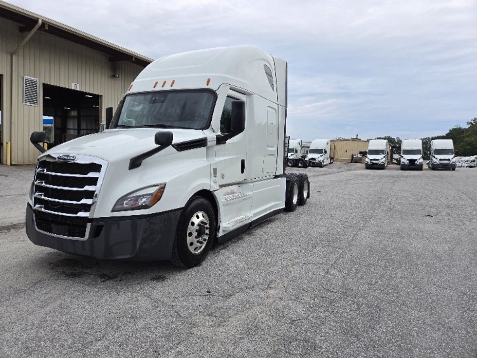 Sleeper Tractor-Heavy Duty Tractors-Freightliner-2021-T12664ST-Concord-NC-280,810\n\t\tmiles-$ 83,250 - Image 3