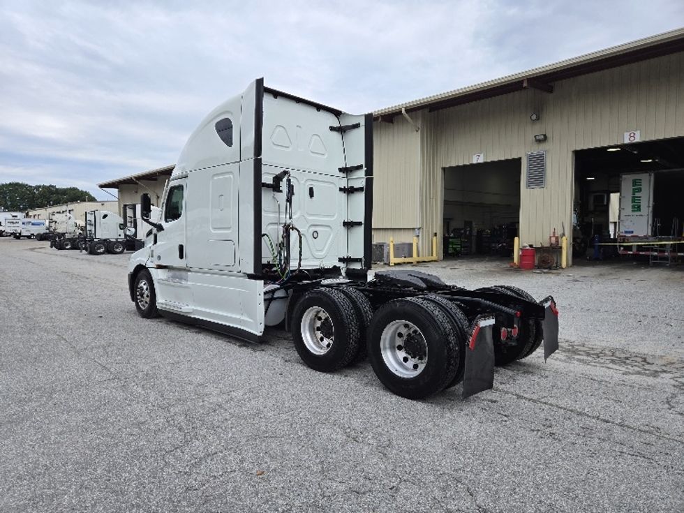 Sleeper Tractor-Heavy Duty Tractors-Freightliner-2021-T12664ST-Concord-NC-280,810\n\t\tmiles-$ 83,250 - Image 5