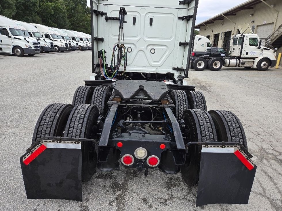 Sleeper Tractor-Heavy Duty Tractors-Freightliner-2021-T12664ST-Concord-NC-280,810\n\t\tmiles-$ 83,250 - Image 6