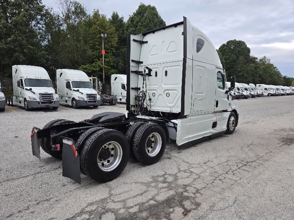Sleeper Tractor-Heavy Duty Tractors-Freightliner-2021-T12664ST-Concord-NC-280,810\n\t\tmiles-$ 83,250 - Image 7