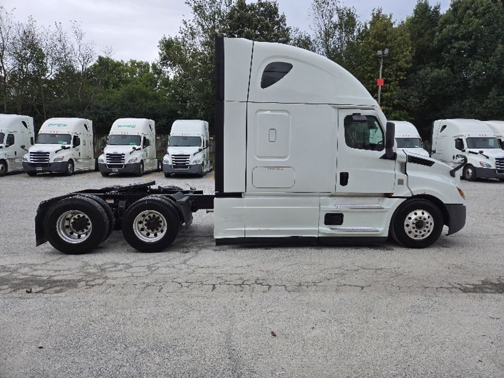 Sleeper Tractor-Heavy Duty Tractors-Freightliner-2021-T12664ST-Concord-NC-280,810\n\t\tmiles-$ 83,250 - Image 8