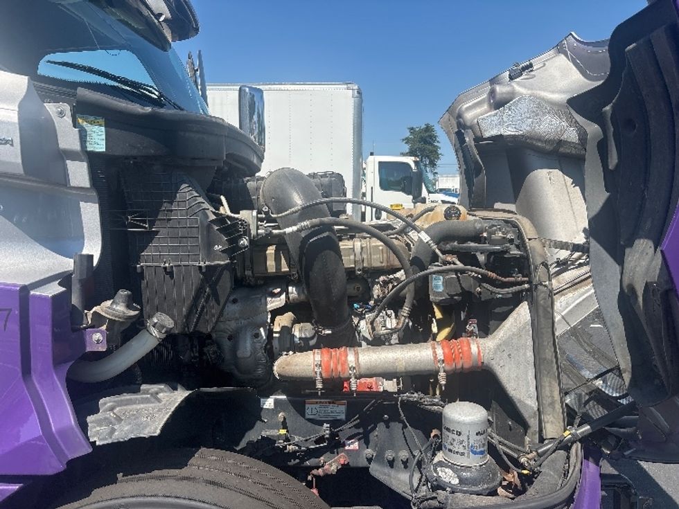 Sleeper Tractor-Heavy Duty Tractors-Freightliner-2021-T12664ST-Concord-NC-381,042\n\t\tmiles-$ 89,000 - Image 20