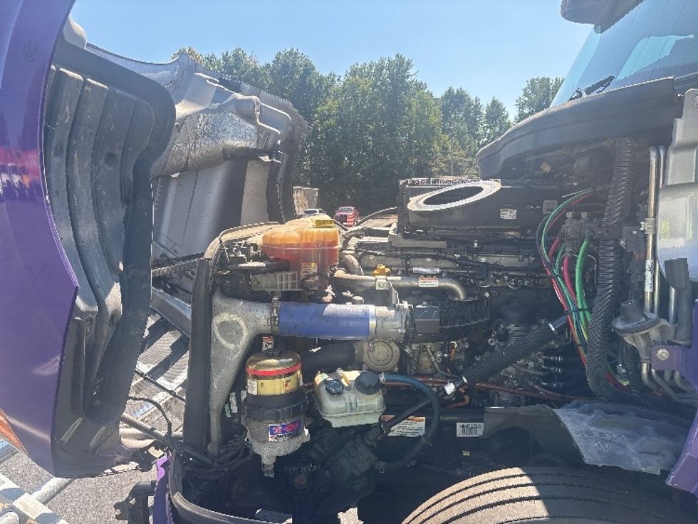 Sleeper Tractor-Heavy Duty Tractors-Freightliner-2021-T12664ST-Concord-NC-381,042\n\t\tmiles-$ 89,000 - Image 21