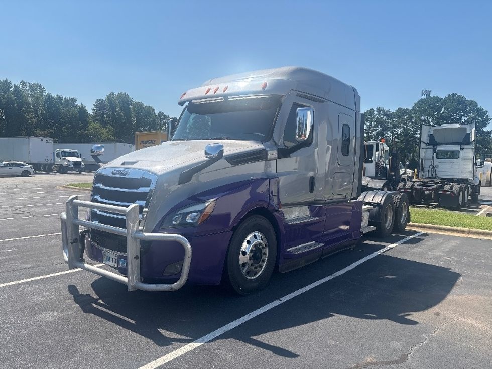 Sleeper Tractor-Heavy Duty Tractors-Freightliner-2021-T12664ST-Concord-NC-381,042\n\t\tmiles-$ 89,000 - Image 3
