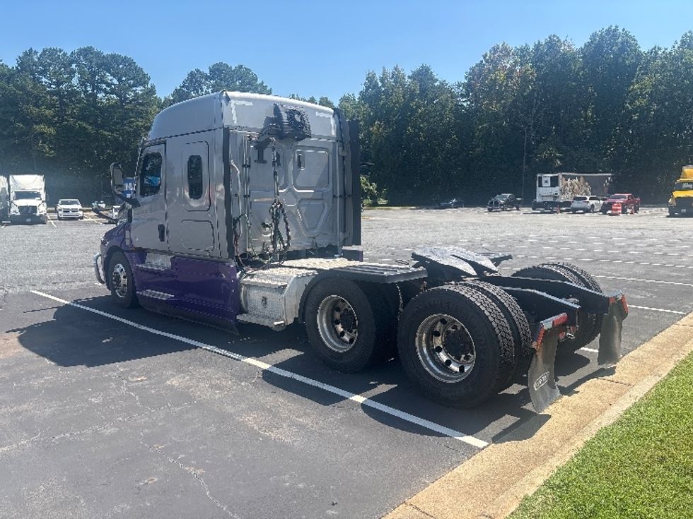 Sleeper Tractor-Heavy Duty Tractors-Freightliner-2021-T12664ST-Concord-NC-381,042\n\t\tmiles-$ 89,000 - Image 5