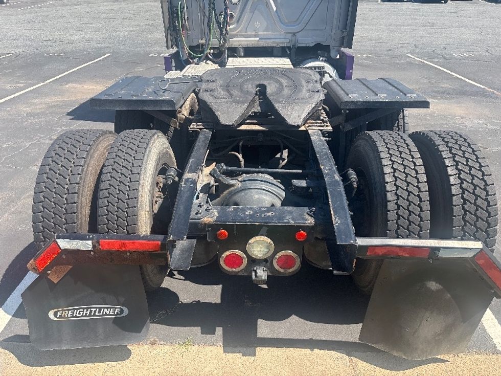 Sleeper Tractor-Heavy Duty Tractors-Freightliner-2021-T12664ST-Concord-NC-381,042\n\t\tmiles-$ 89,000 - Image 6