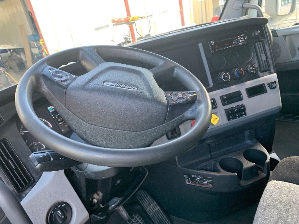 Sleeper Tractor-Heavy Duty Tractors-Freightliner-2021-T12664ST-Concord-NC-394,399\n\t\tmiles-$ 76,000 - Image 10