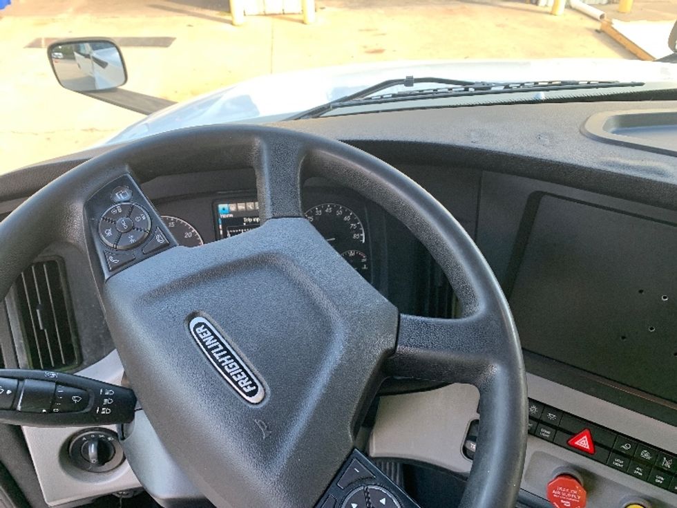 Sleeper Tractor-Heavy Duty Tractors-Freightliner-2021-T12664ST-Concord-NC-394,399\n\t\tmiles-$ 76,000 - Image 12