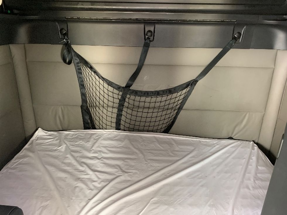 Sleeper Tractor-Heavy Duty Tractors-Freightliner-2021-T12664ST-Concord-NC-394,399\n\t\tmiles-$ 76,000 - Image 16