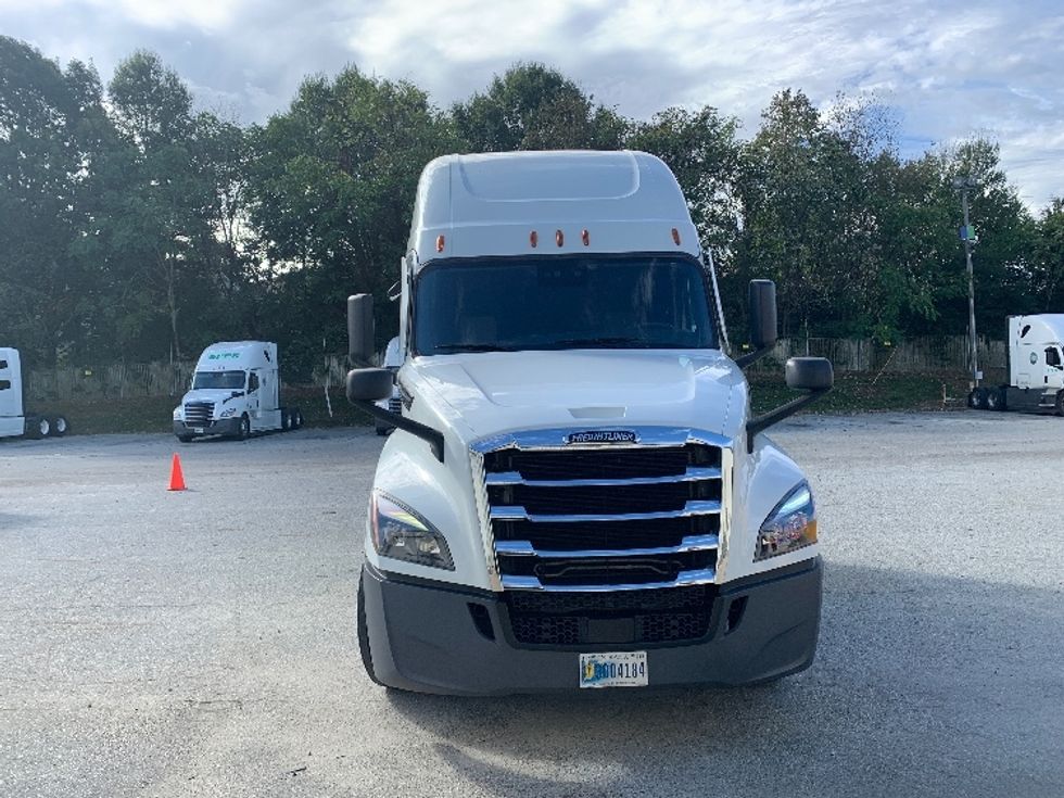 Sleeper Tractor-Heavy Duty Tractors-Freightliner-2021-T12664ST-Concord-NC-394,399\n\t\tmiles-$ 76,000 - Image 2