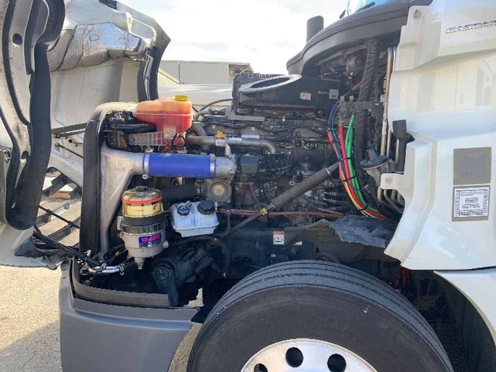 Sleeper Tractor-Heavy Duty Tractors-Freightliner-2021-T12664ST-Concord-NC-394,399\n\t\tmiles-$ 76,000 - Image 21