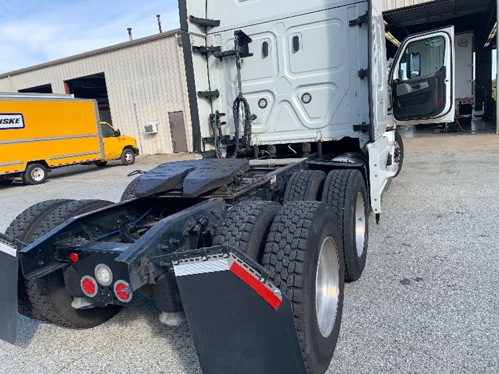 Sleeper Tractor-Heavy Duty Tractors-Freightliner-2021-T12664ST-Concord-NC-394,399\n\t\tmiles-$ 76,000 - Image 22