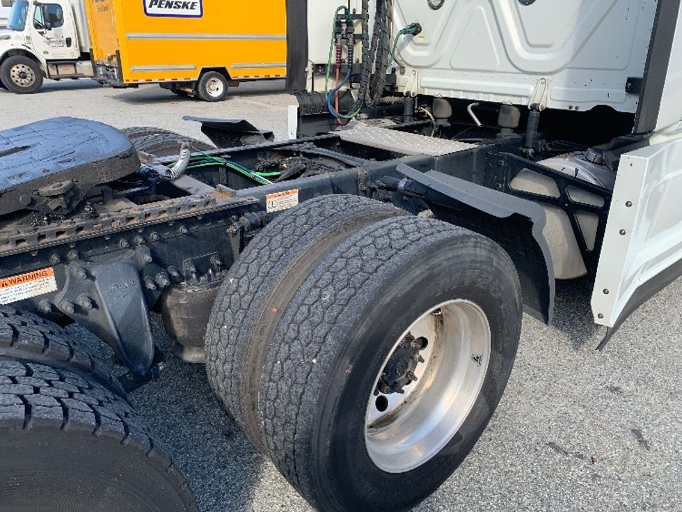 Sleeper Tractor-Heavy Duty Tractors-Freightliner-2021-T12664ST-Concord-NC-394,399\n\t\tmiles-$ 76,000 - Image 23