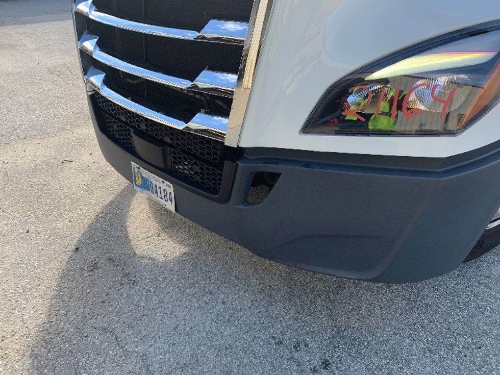 Sleeper Tractor-Heavy Duty Tractors-Freightliner-2021-T12664ST-Concord-NC-394,399\n\t\tmiles-$ 76,000 - Image 25