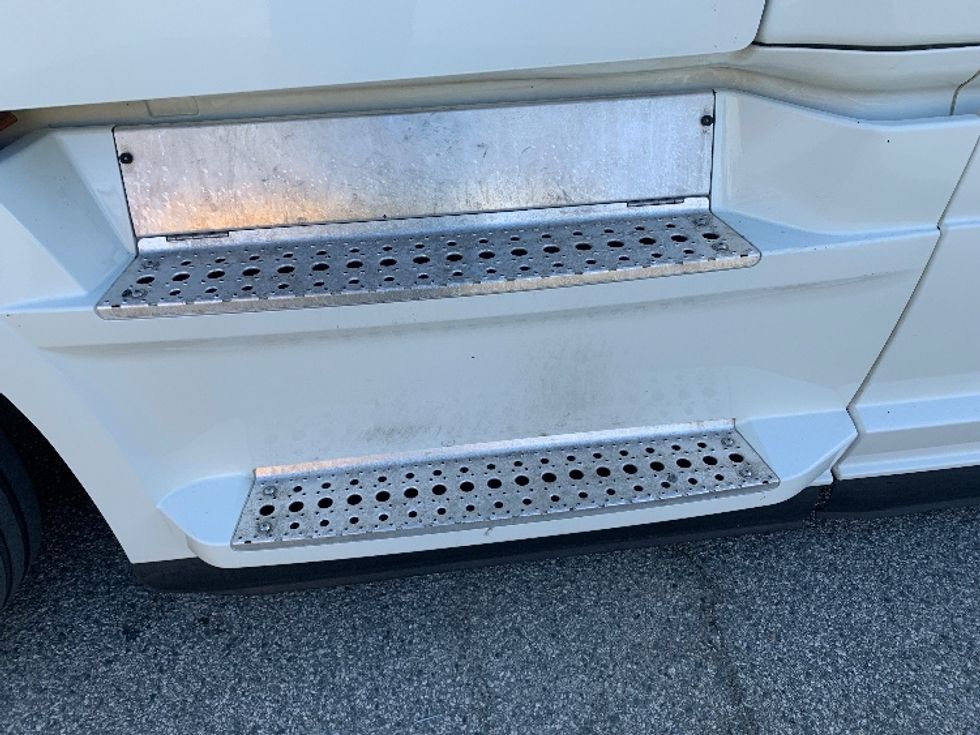 Sleeper Tractor-Heavy Duty Tractors-Freightliner-2021-T12664ST-Concord-NC-394,399\n\t\tmiles-$ 76,000 - Image 27