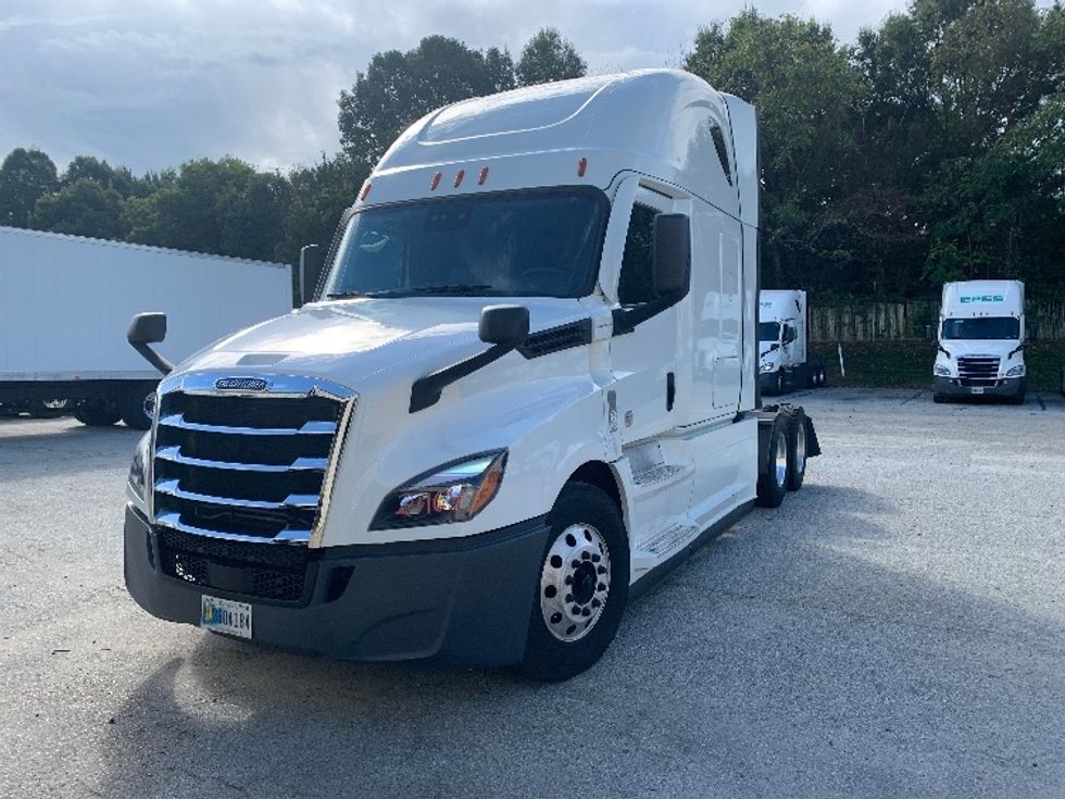 Sleeper Tractor-Heavy Duty Tractors-Freightliner-2021-T12664ST-Concord-NC-394,399\n\t\tmiles-$ 76,000 - Image 3