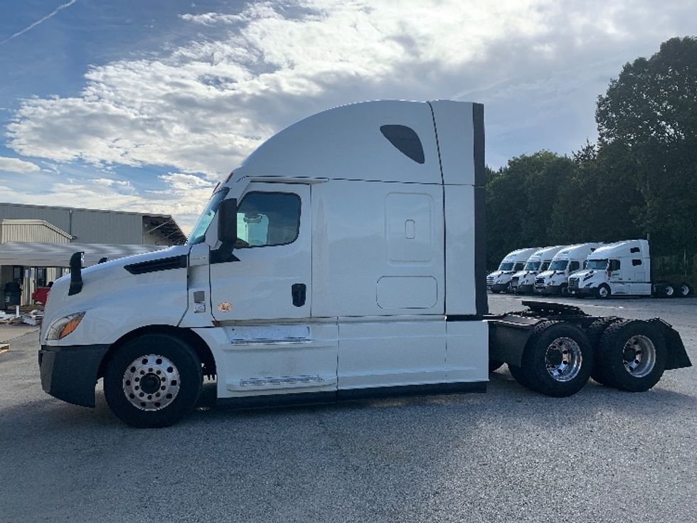Sleeper Tractor-Heavy Duty Tractors-Freightliner-2021-T12664ST-Concord-NC-394,399\n\t\tmiles-$ 76,000 - Image 4