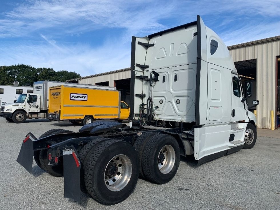 Sleeper Tractor-Heavy Duty Tractors-Freightliner-2021-T12664ST-Concord-NC-394,399\n\t\tmiles-$ 76,000 - Image 7